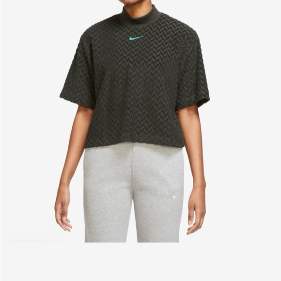 Nike Everyday Mod Boxy Top. Olive Green. Size Large. - Picture 12 of 13